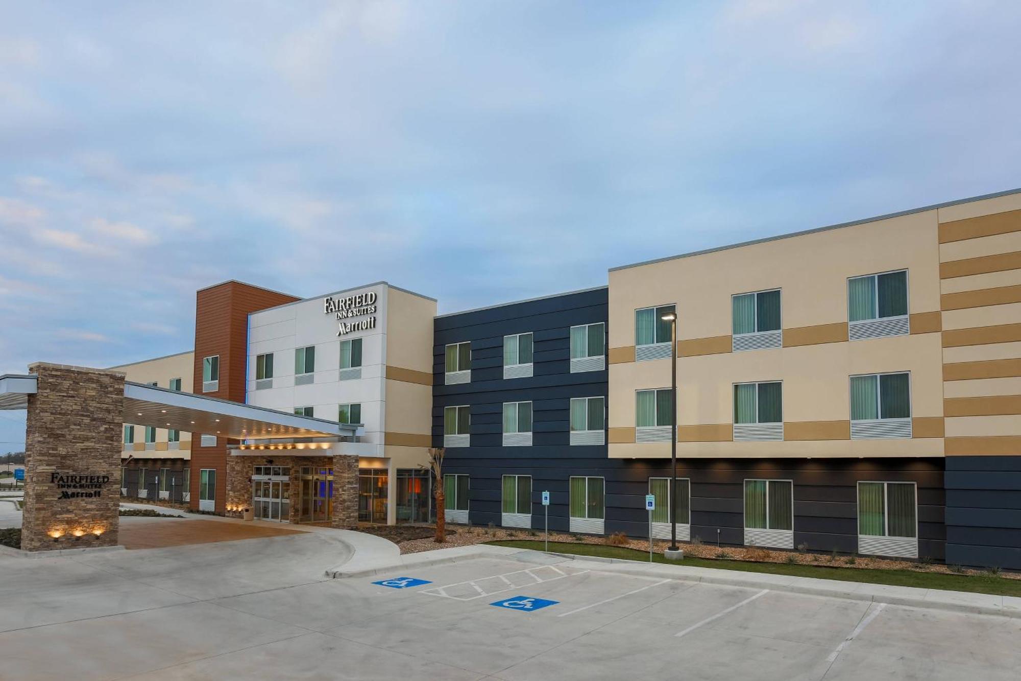 Hotel Fairfield & By Marriott 3*